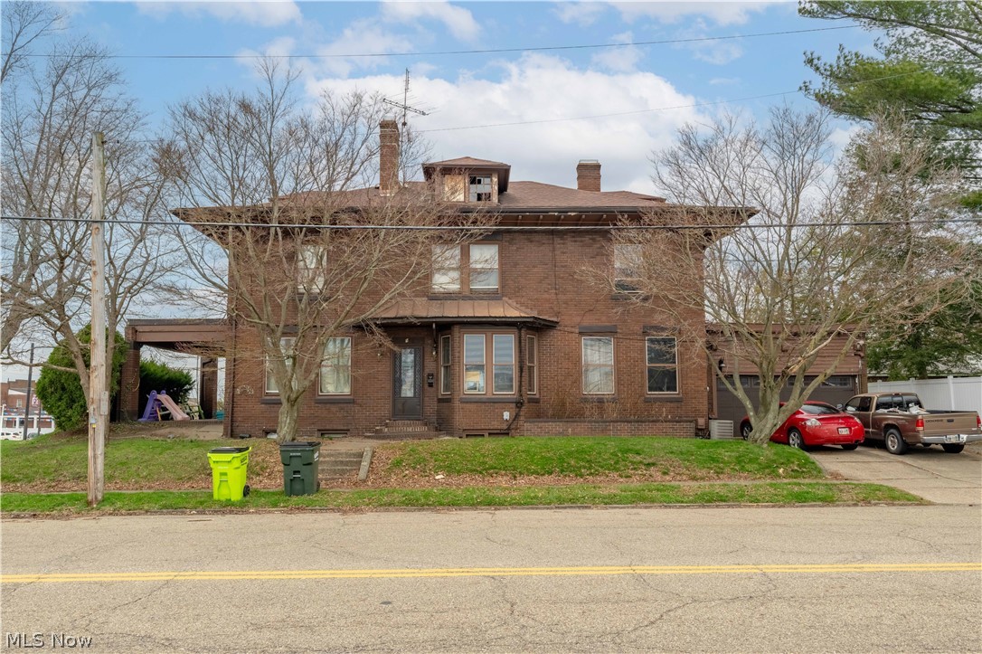 528 Lincoln Way E