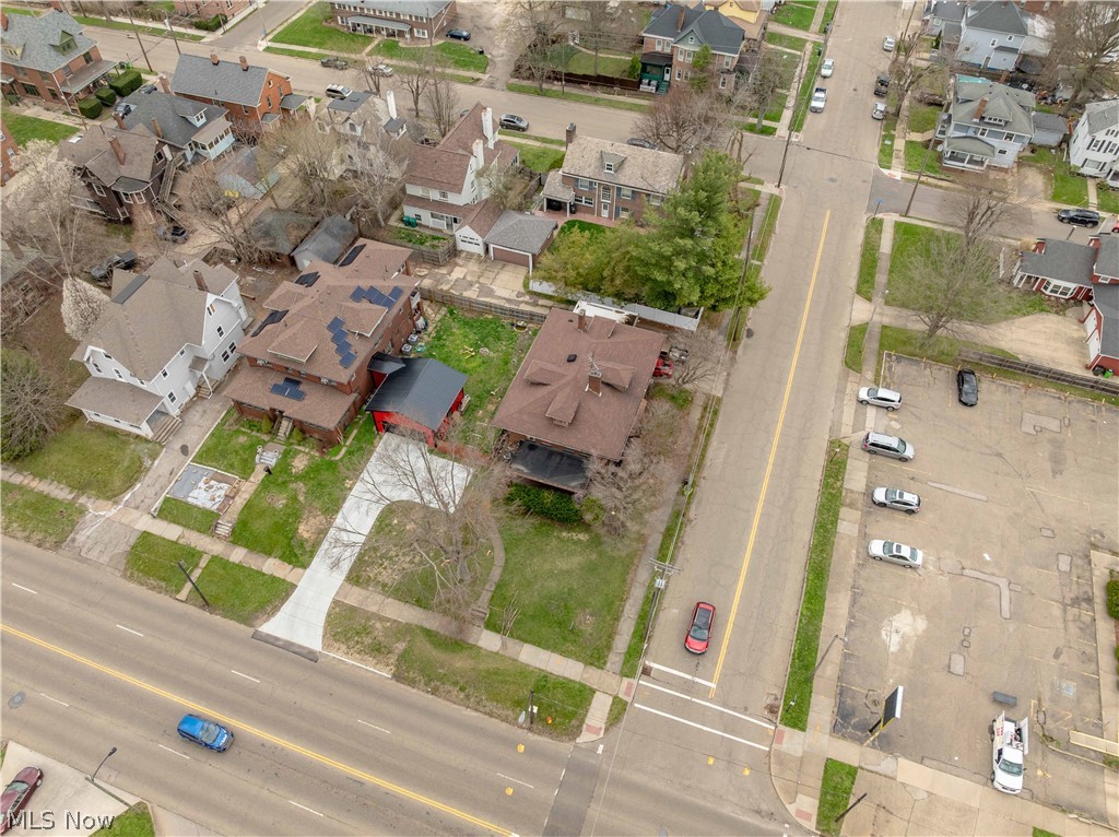 528 Lincoln Way E