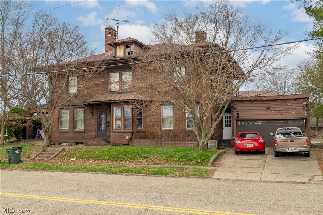 528 Lincoln Way E