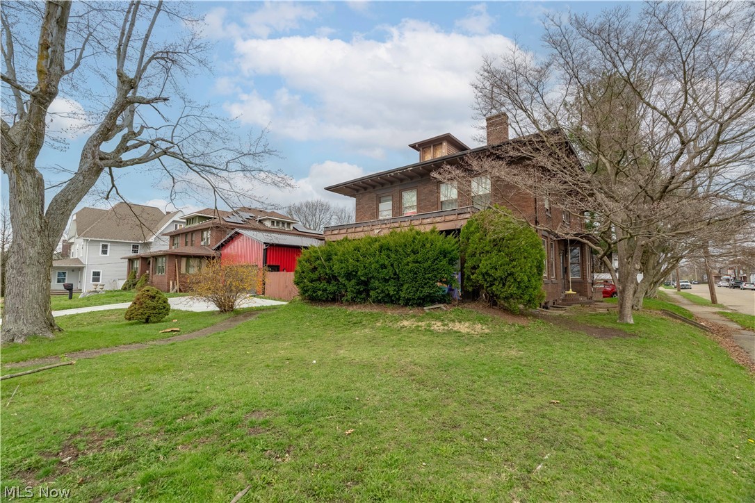 528 Lincoln Way E