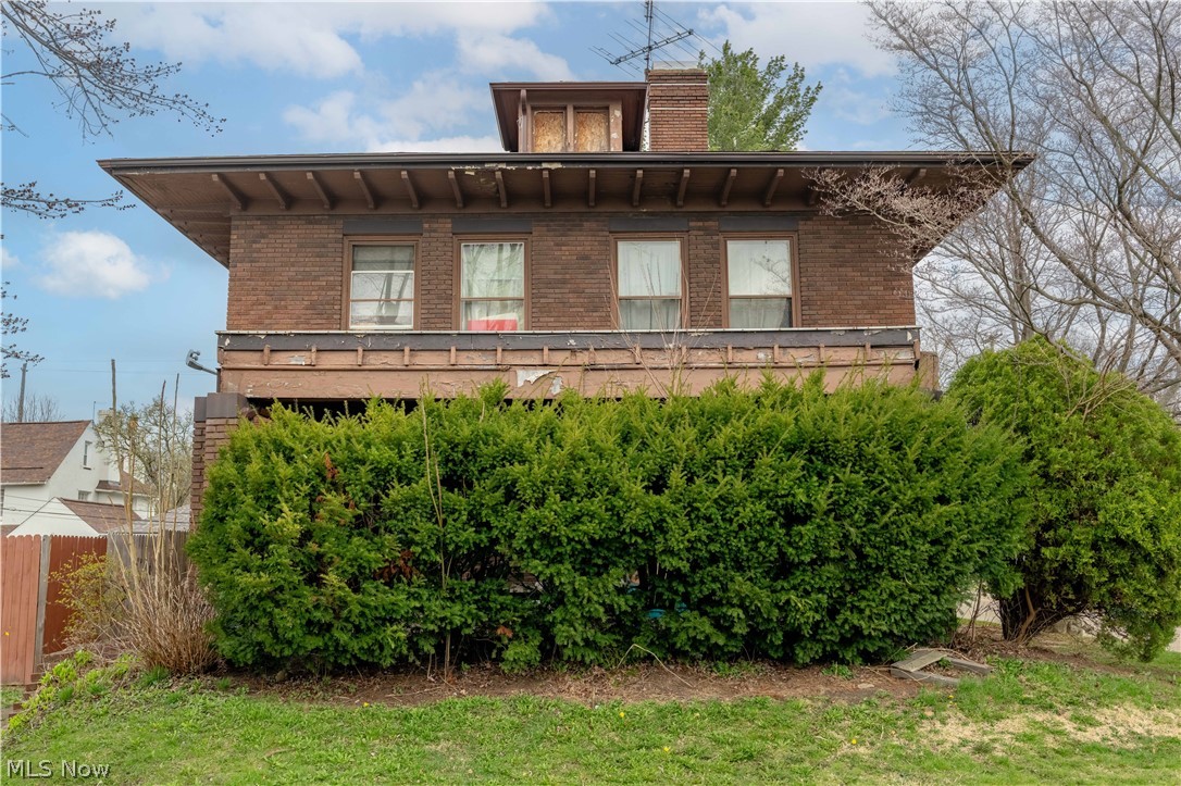 528 Lincoln Way E