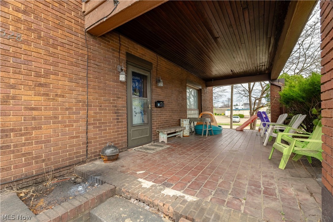 528 Lincoln Way E