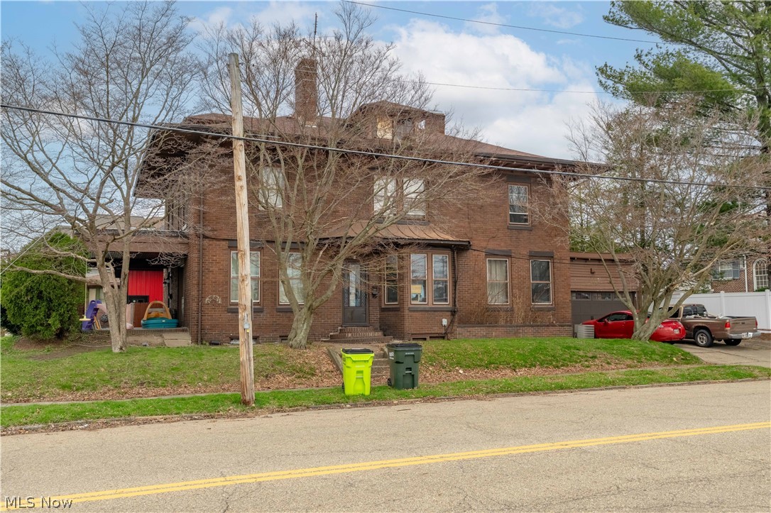 528 Lincoln Way E