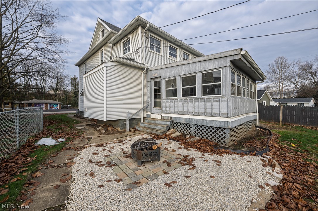 627 N Wooster Avenue