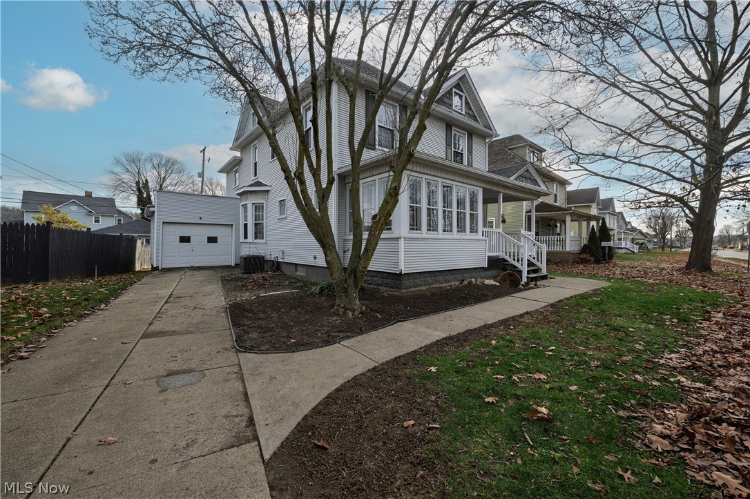627 N Wooster Avenue
