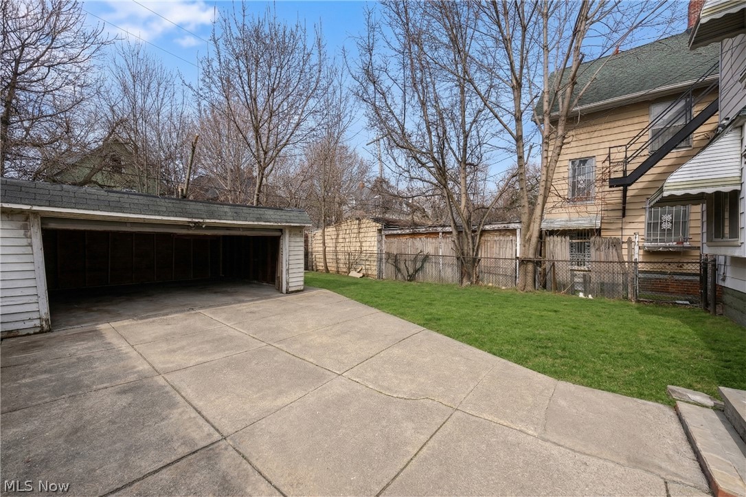686 E 92nd Street