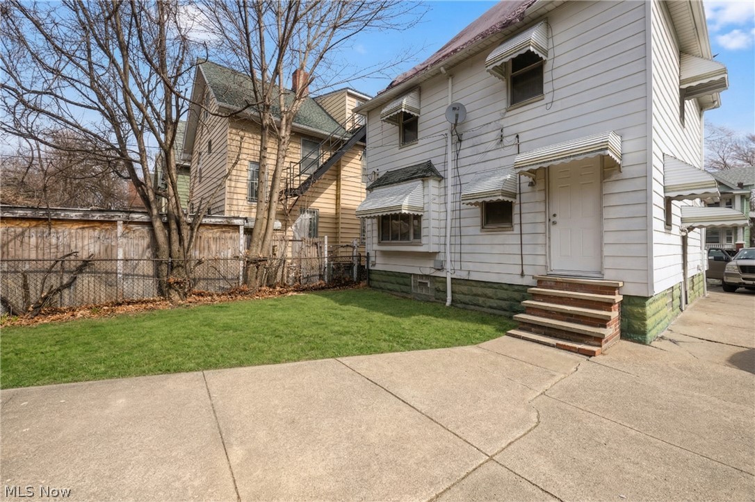 686 E 92nd Street