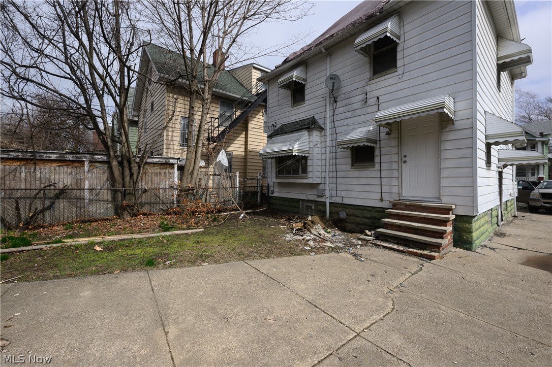 686 E 92nd Street
