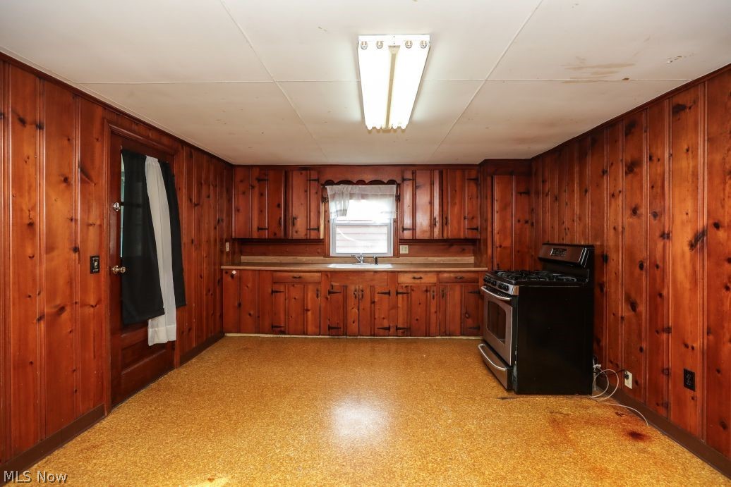 6425 Wall Street