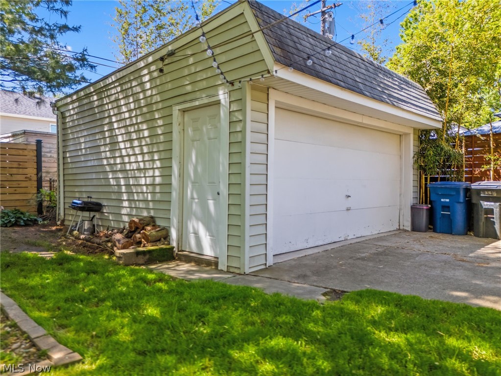 2218 Wyandotte Avenue
