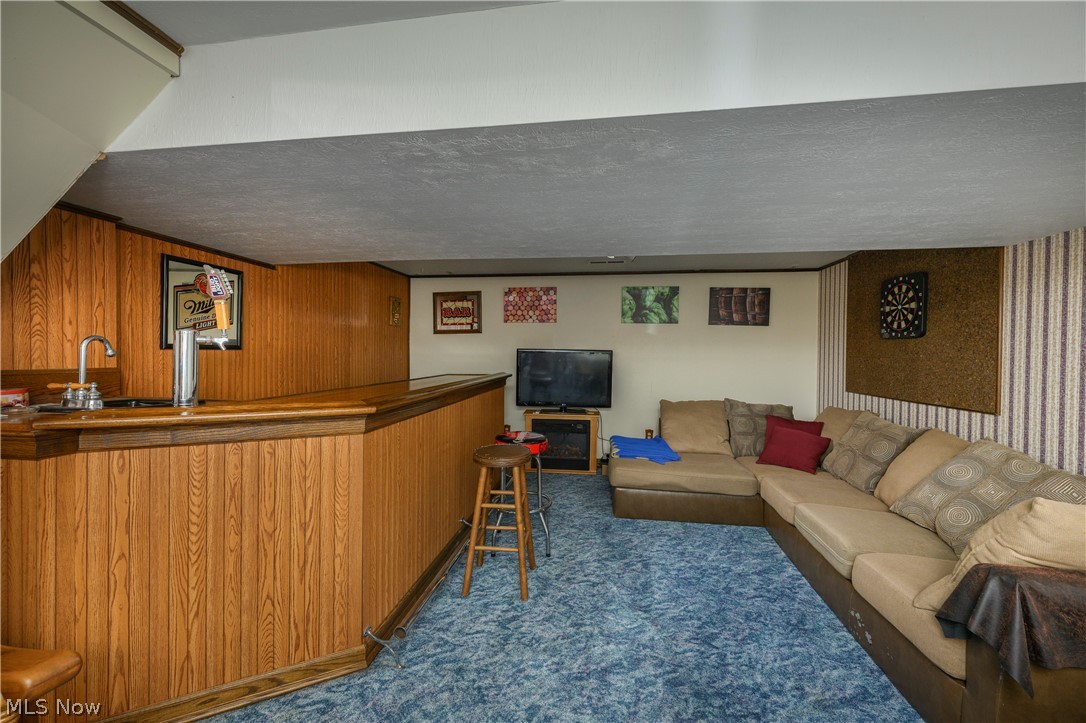 2677 Summit Road