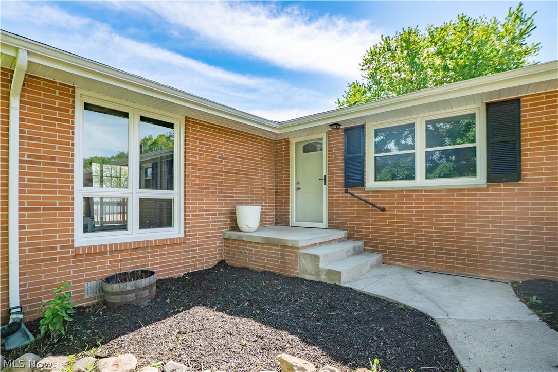 4544 Lakeknoll Street
