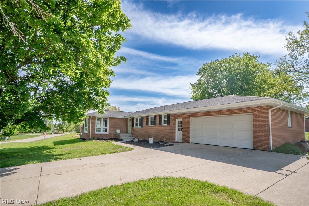4544 Lakeknoll Street