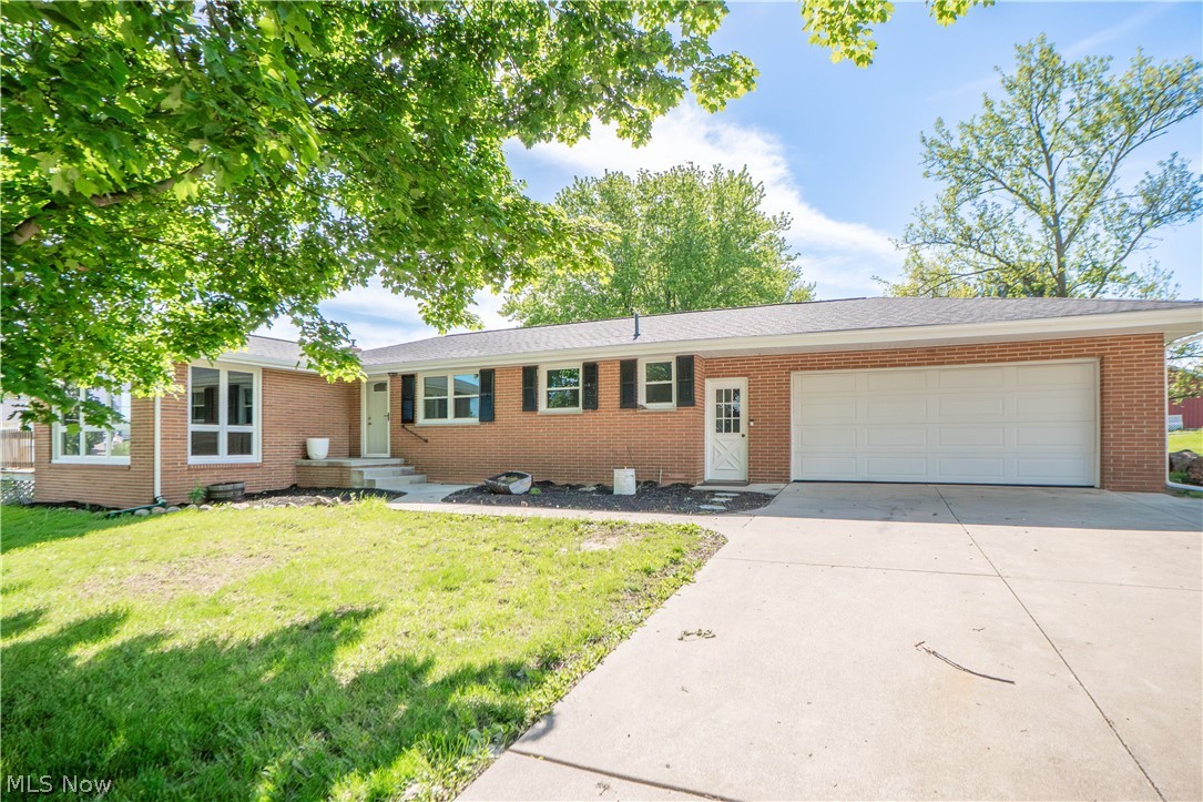 4544 Lakeknoll Street