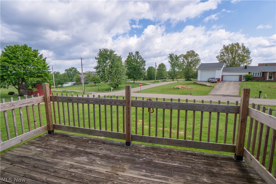4544 Lakeknoll Street
