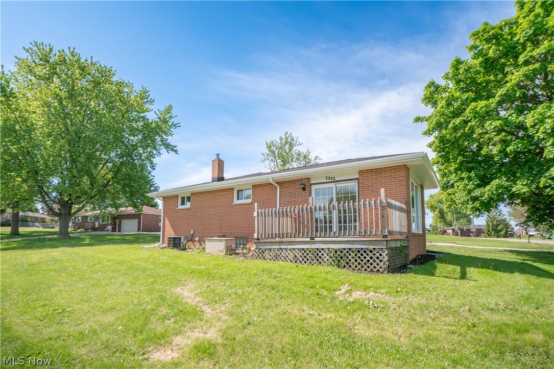 4544 Lakeknoll Street