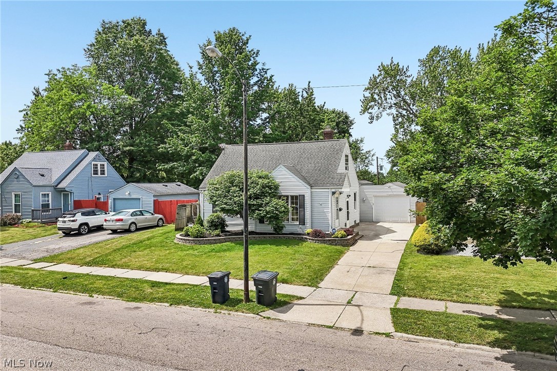 1666 Thornapple Avenue