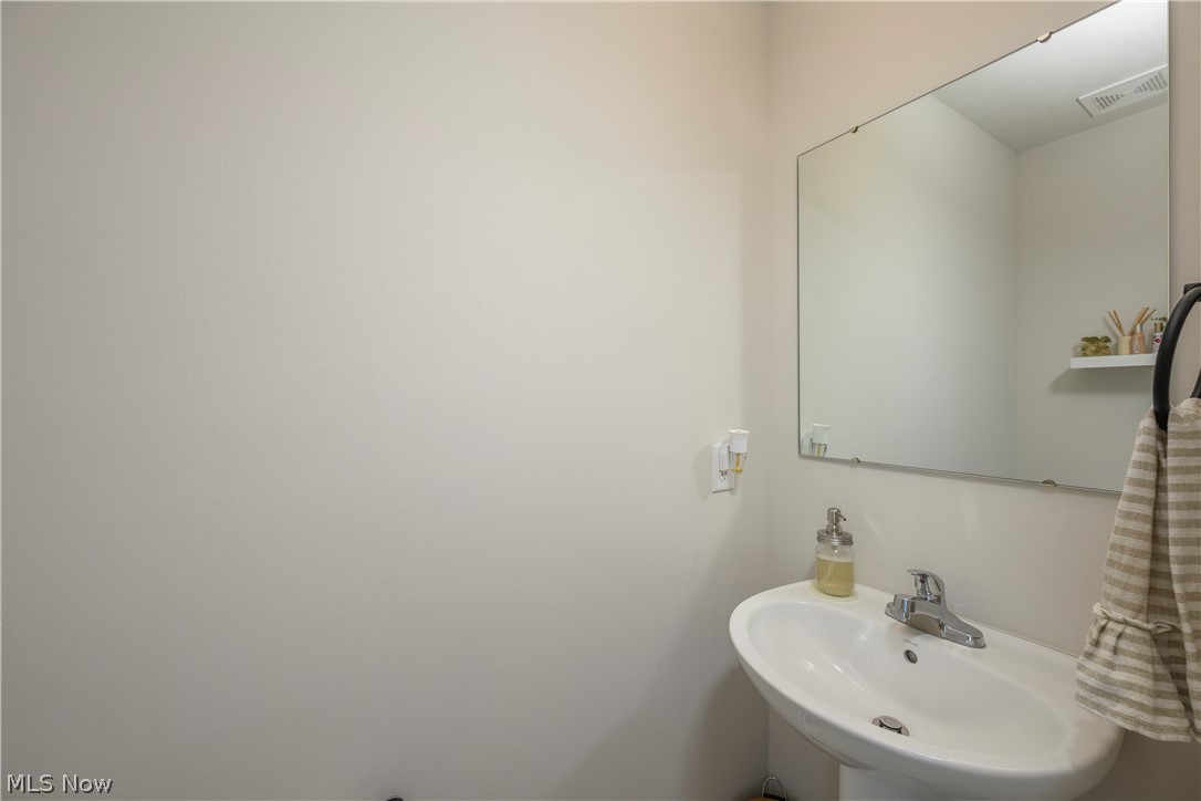 2741 Bishop Oval