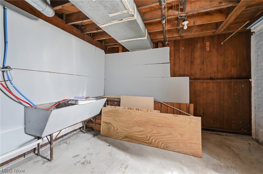 727 W Laclede Avenue