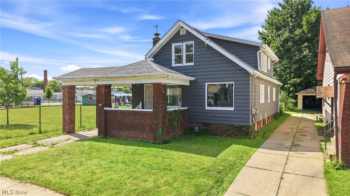 727 W Laclede Avenue