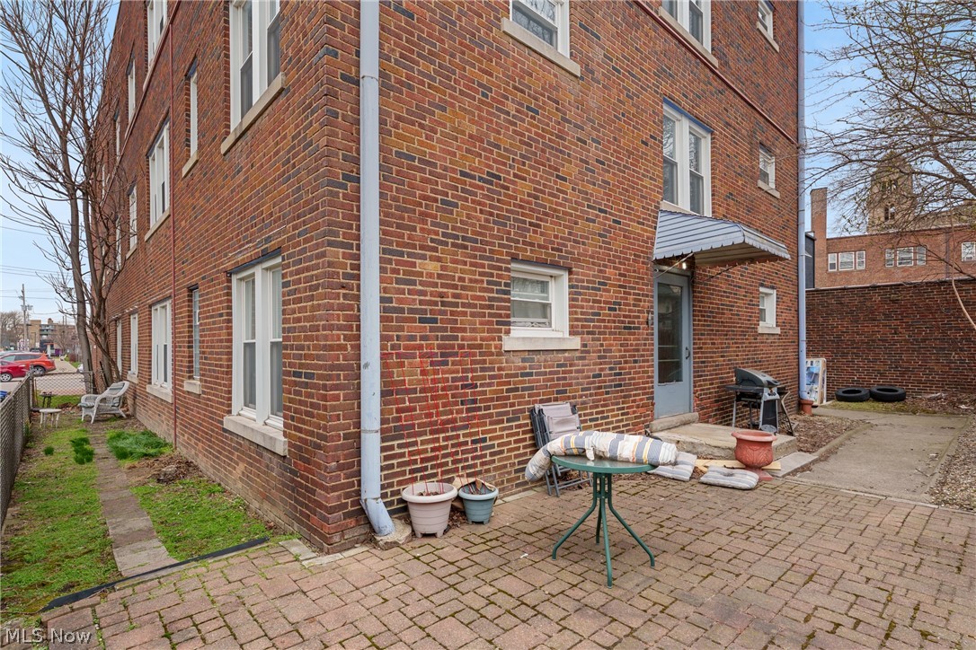 1419 Roycroft Avenue