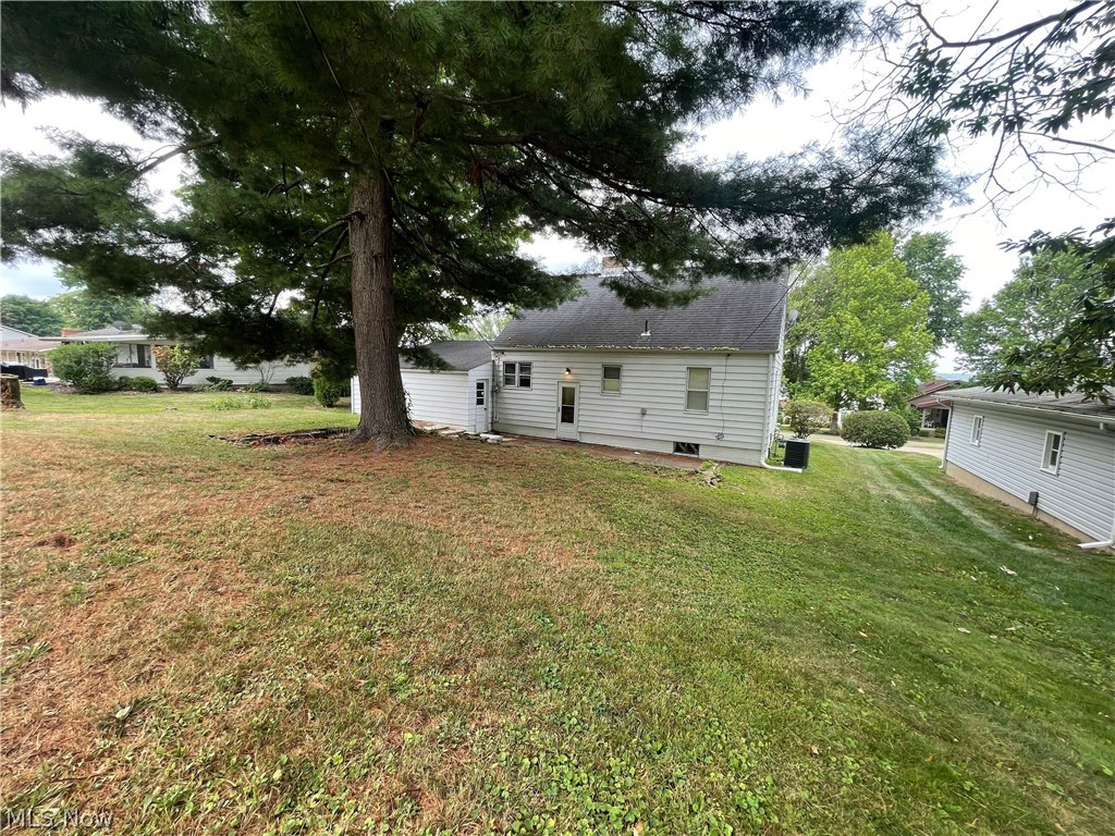810 Highland Boulevard