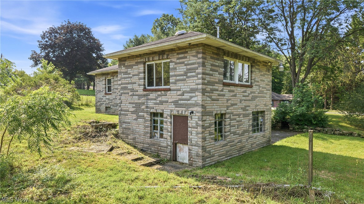 6585 Chestnut Ridge Road