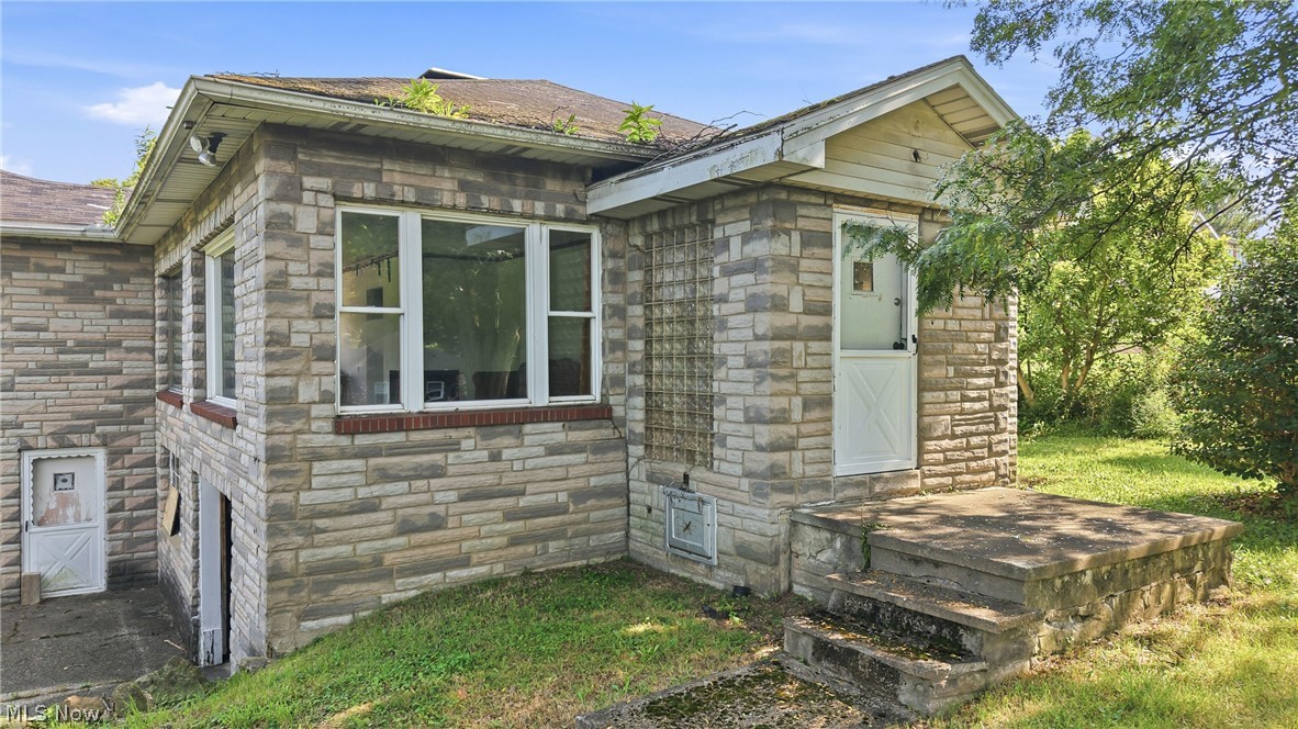 6585 Chestnut Ridge Road