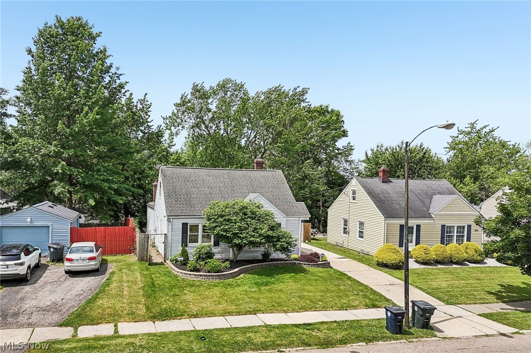 1666 Thornapple Avenue