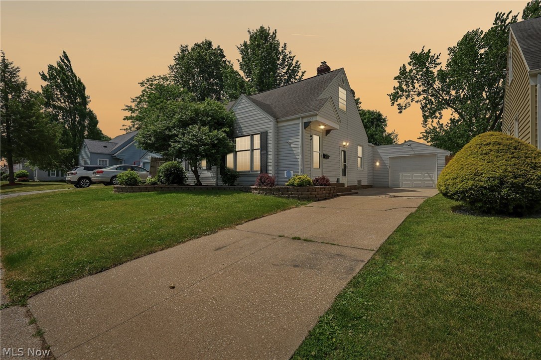 1666 Thornapple Avenue