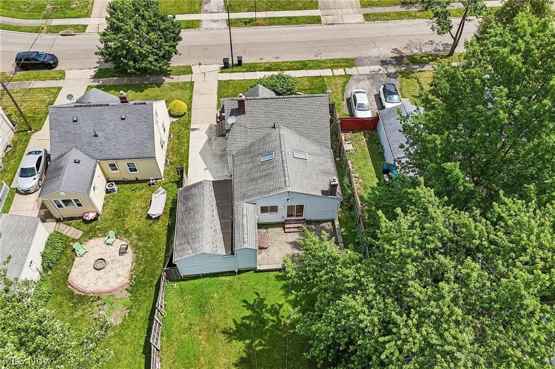 1666 Thornapple Avenue