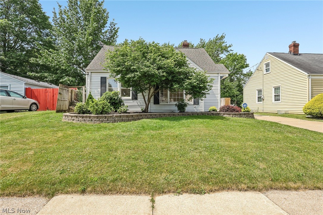 1666 Thornapple Avenue