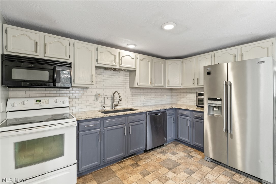 2607 Berry Road