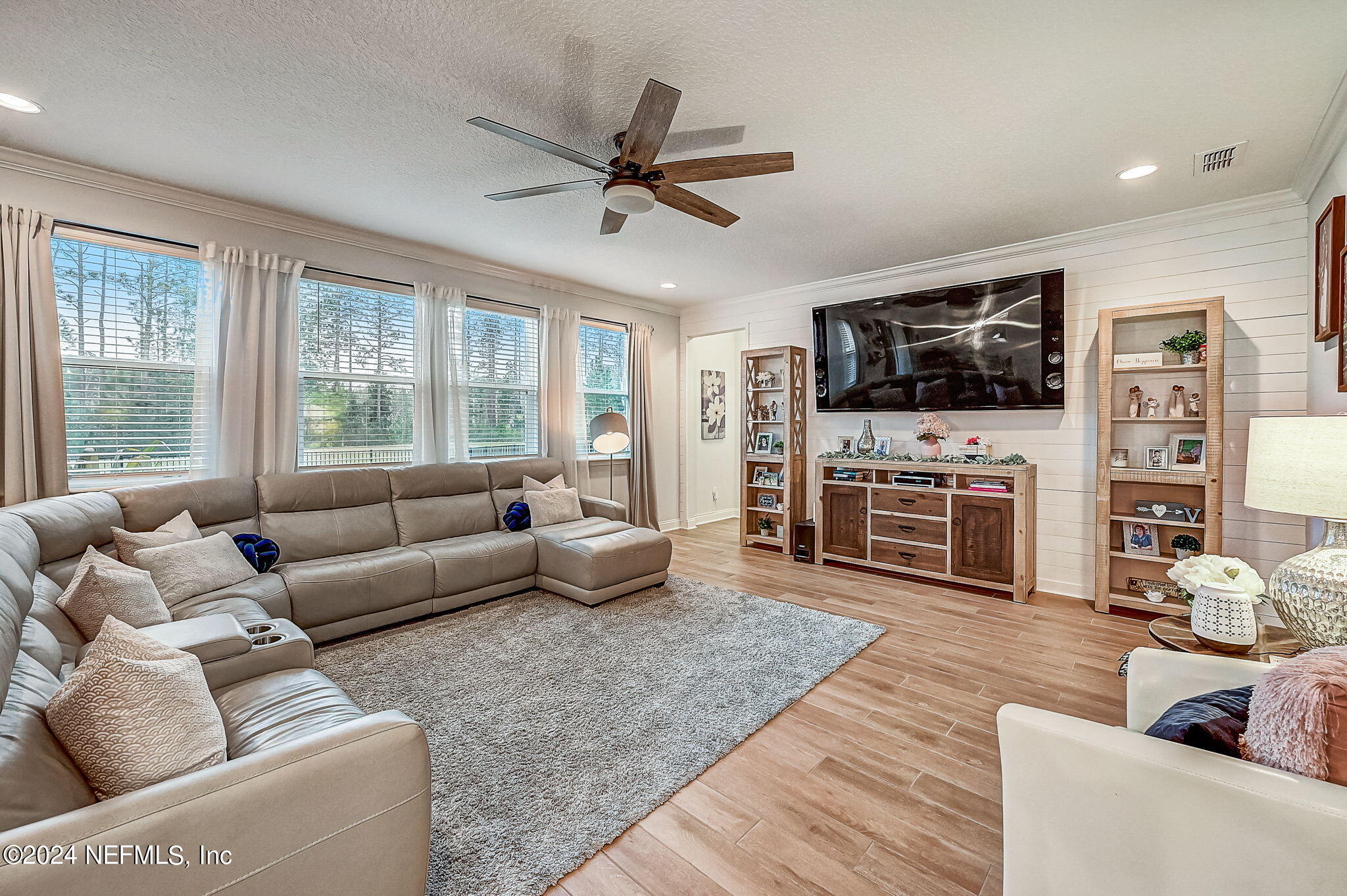 676 SHETLAND Drive