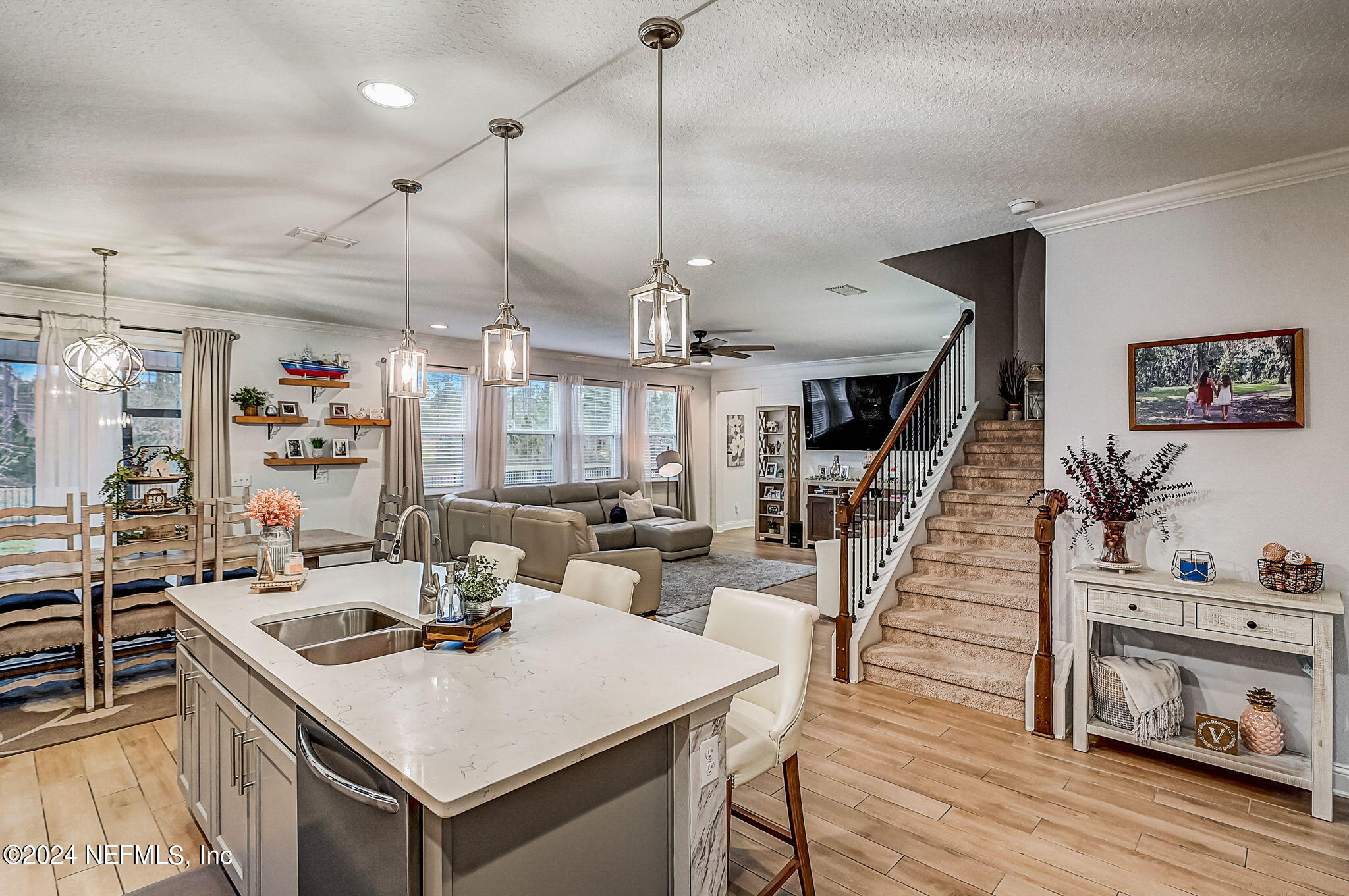 676 SHETLAND Drive