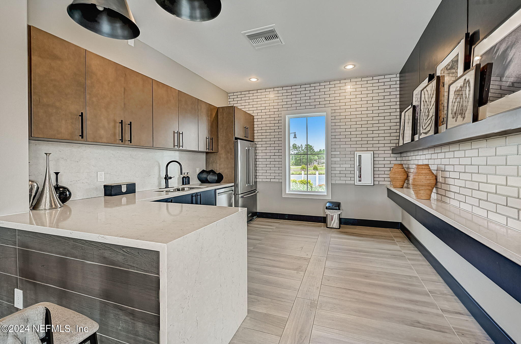 137 TRADESMAN Lane