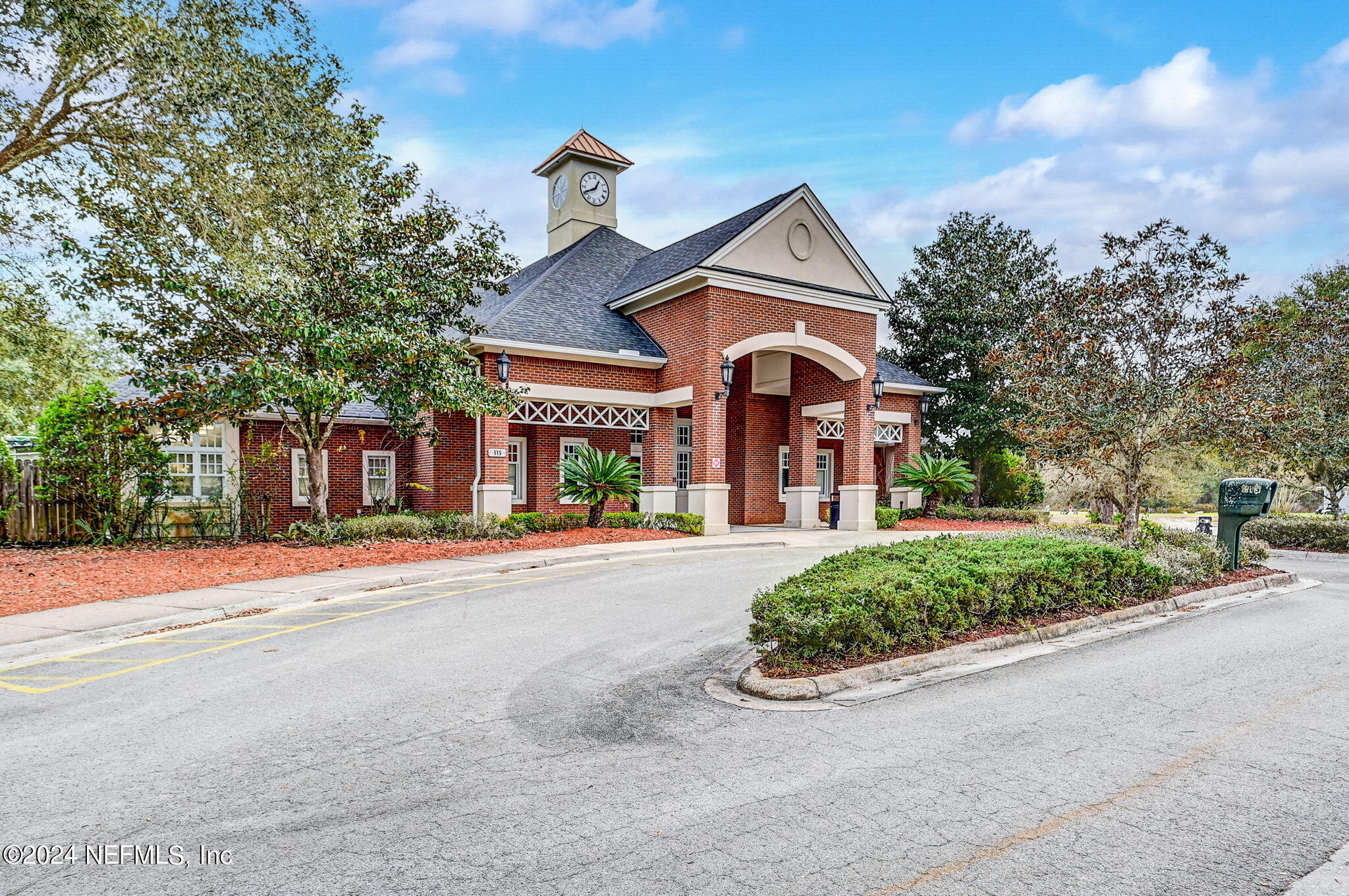 206 N SAXXON Road