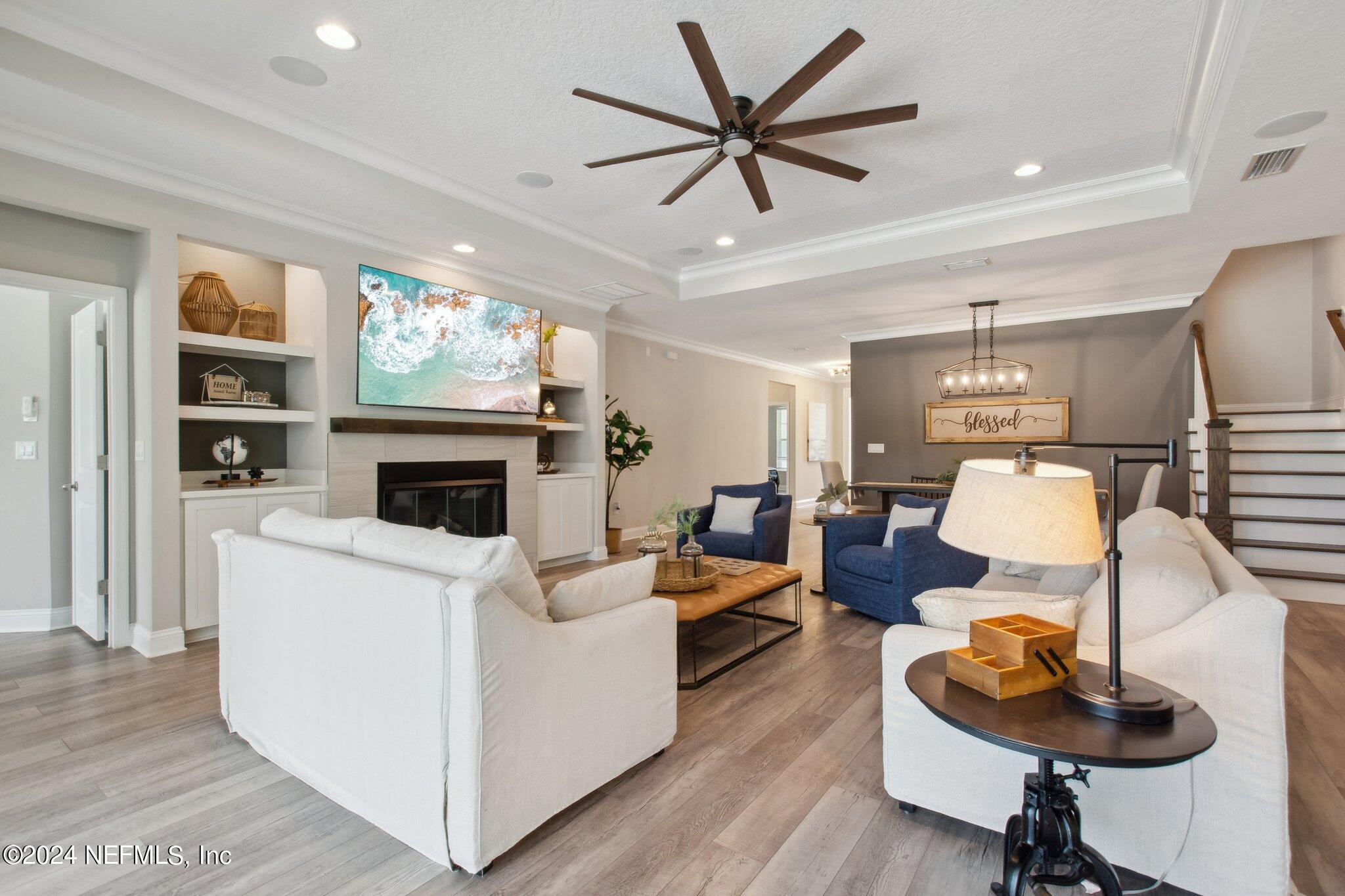 106 LUCERNE Court