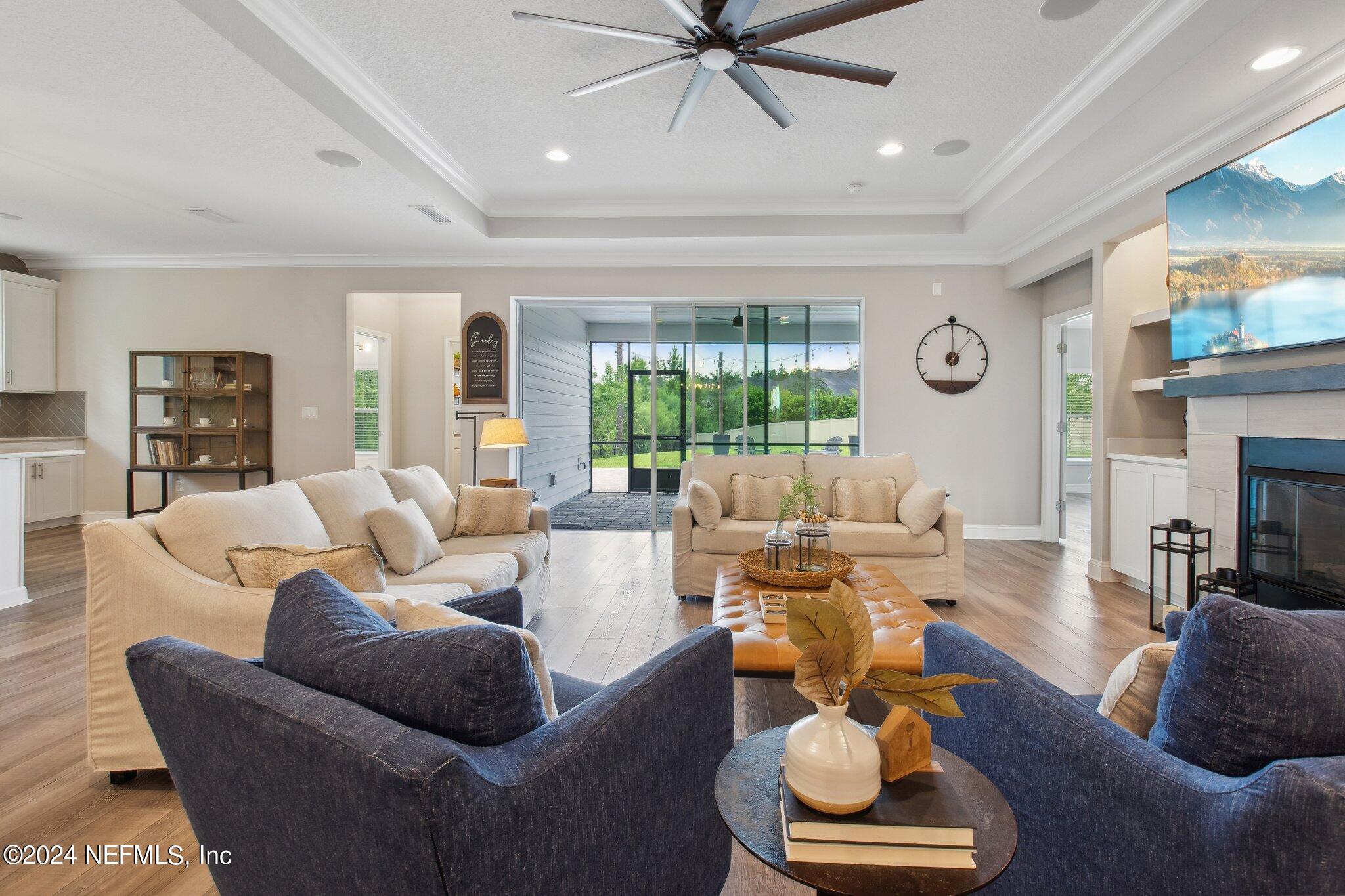 106 LUCERNE Court