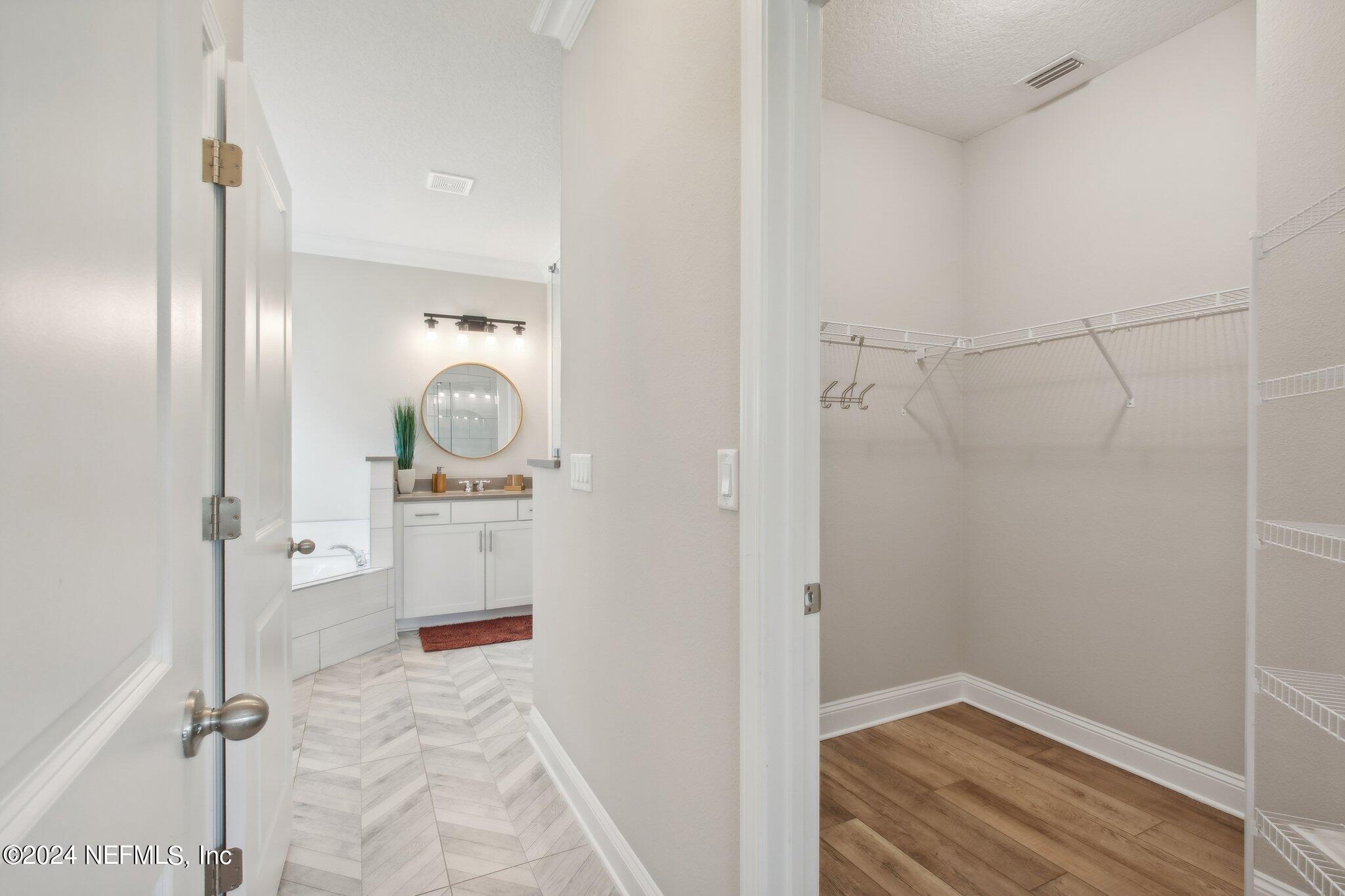 106 LUCERNE Court