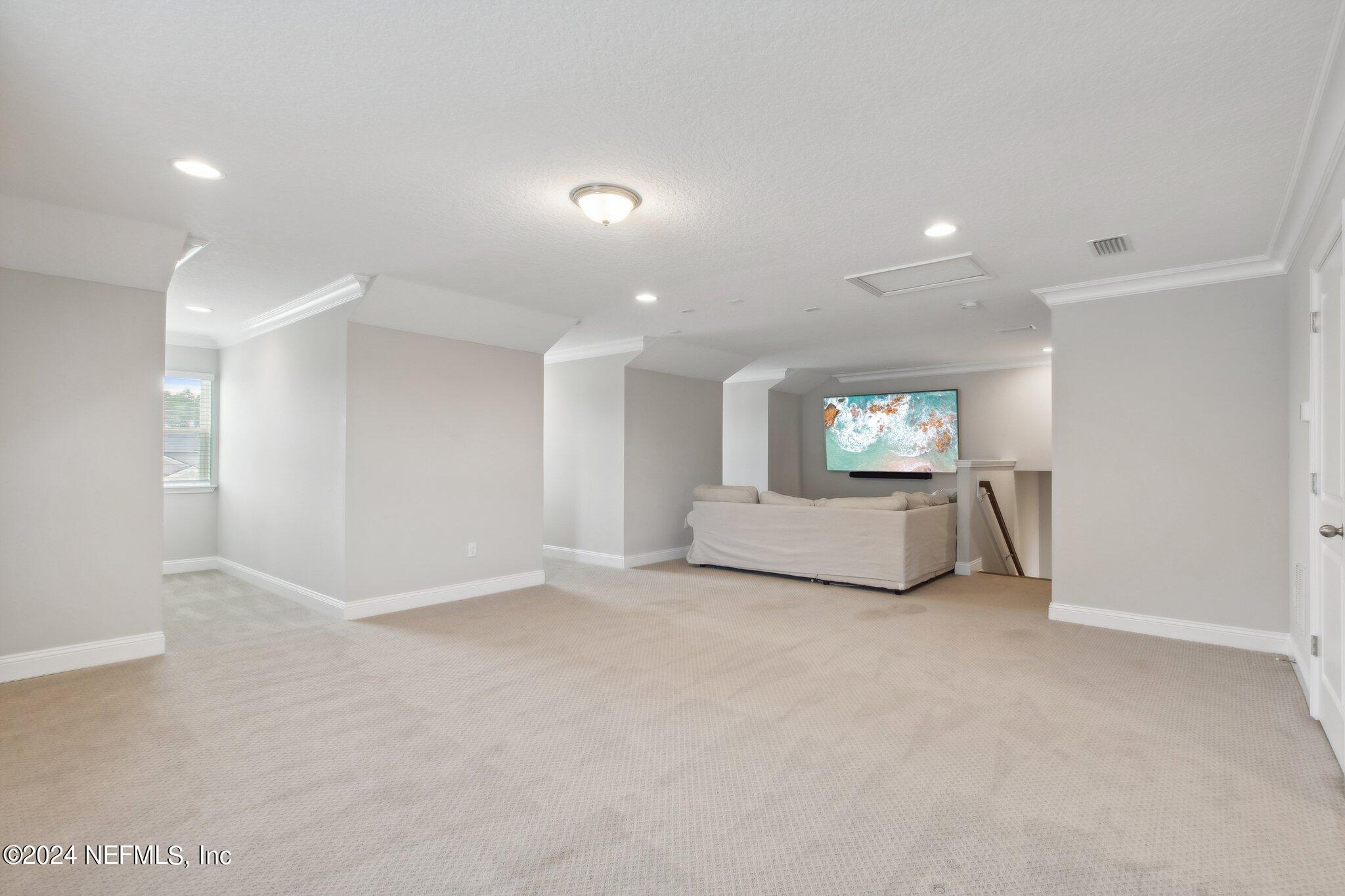 106 LUCERNE Court