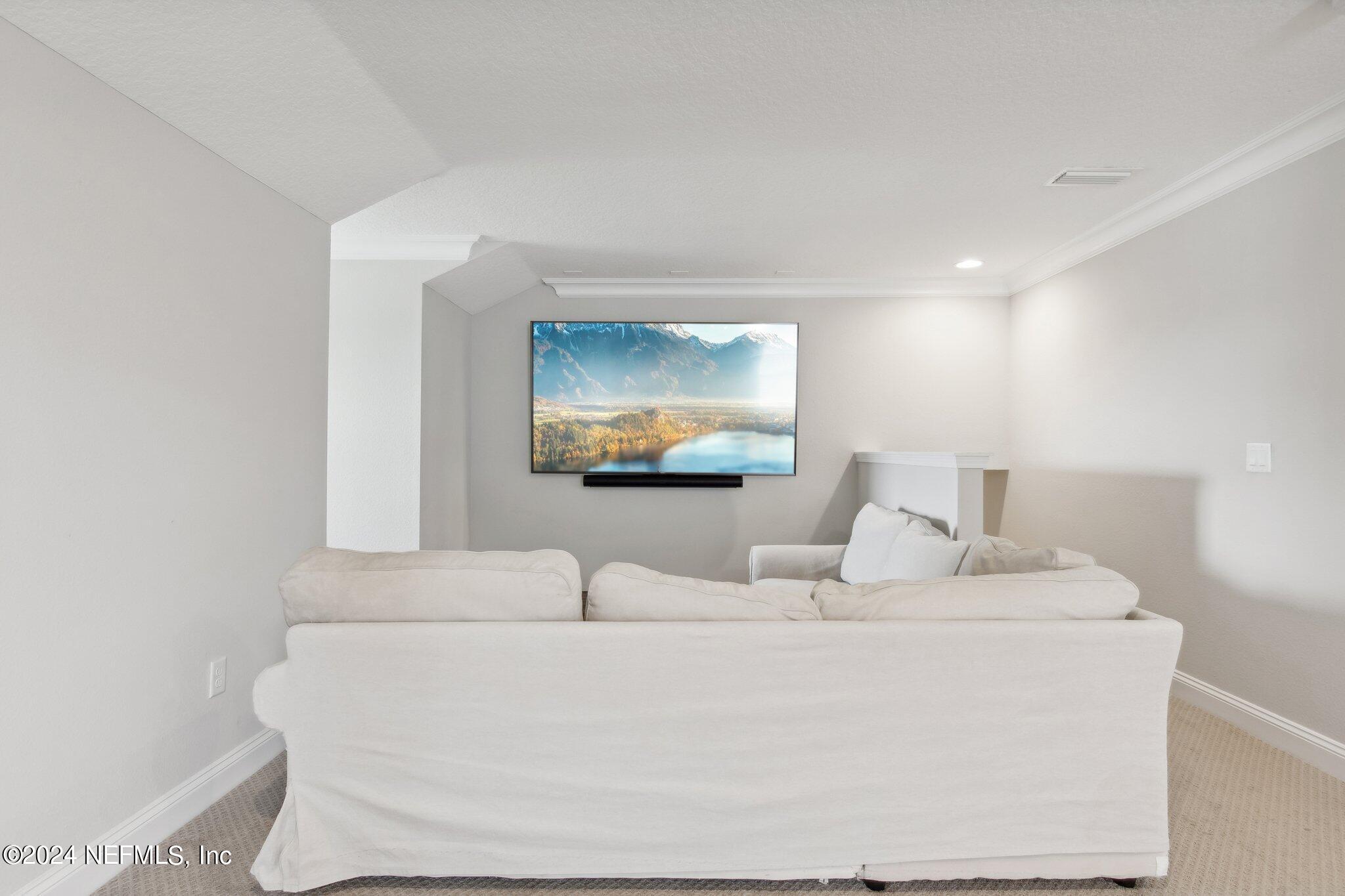 106 LUCERNE Court