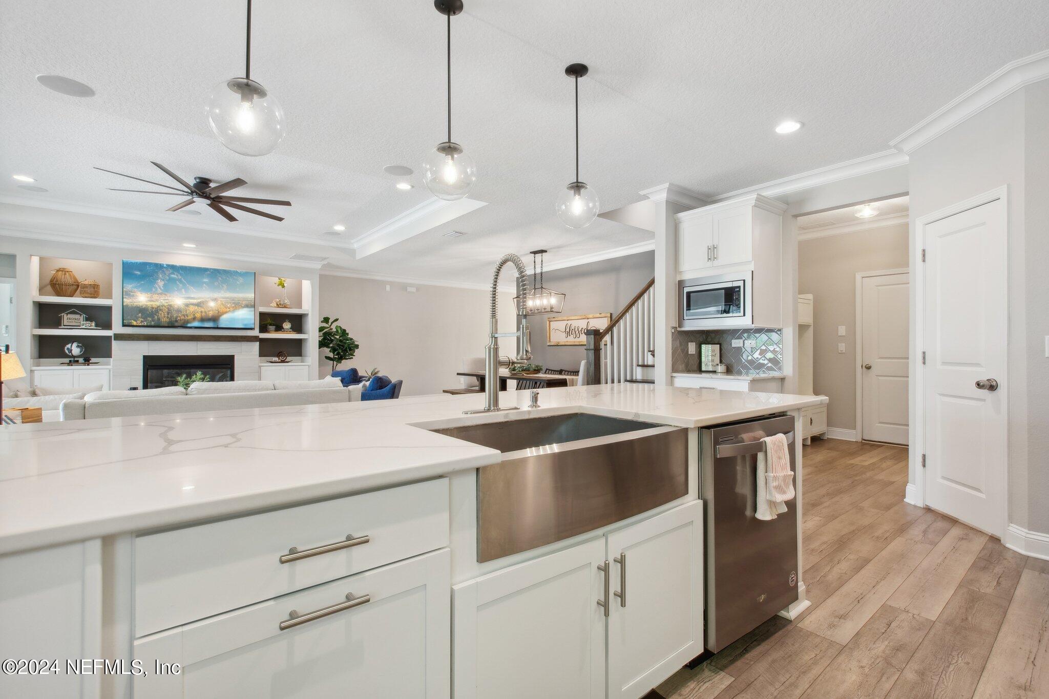 106 LUCERNE Court