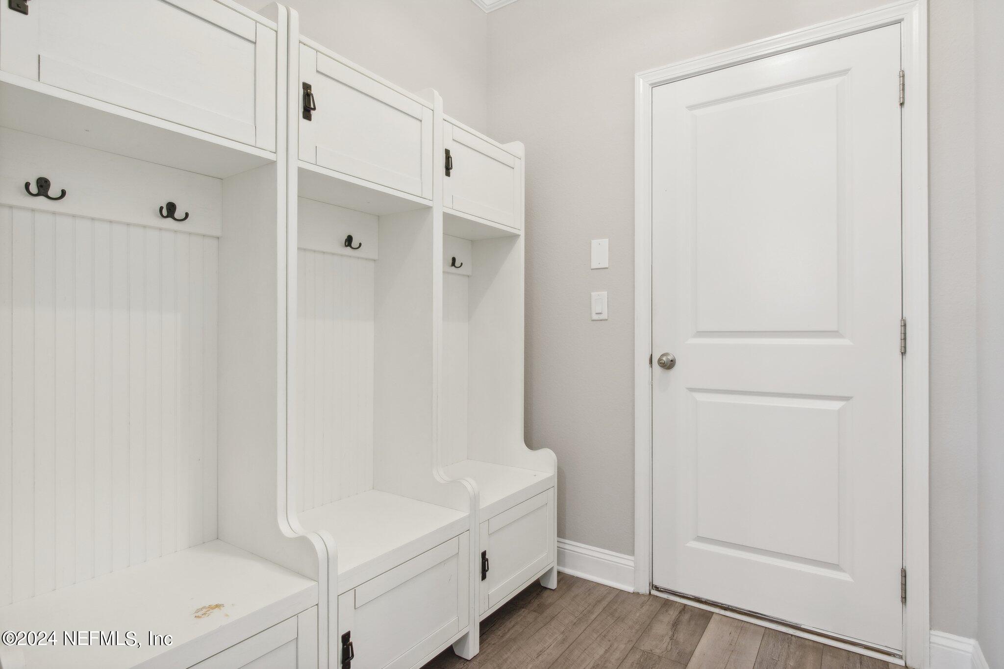 106 LUCERNE Court