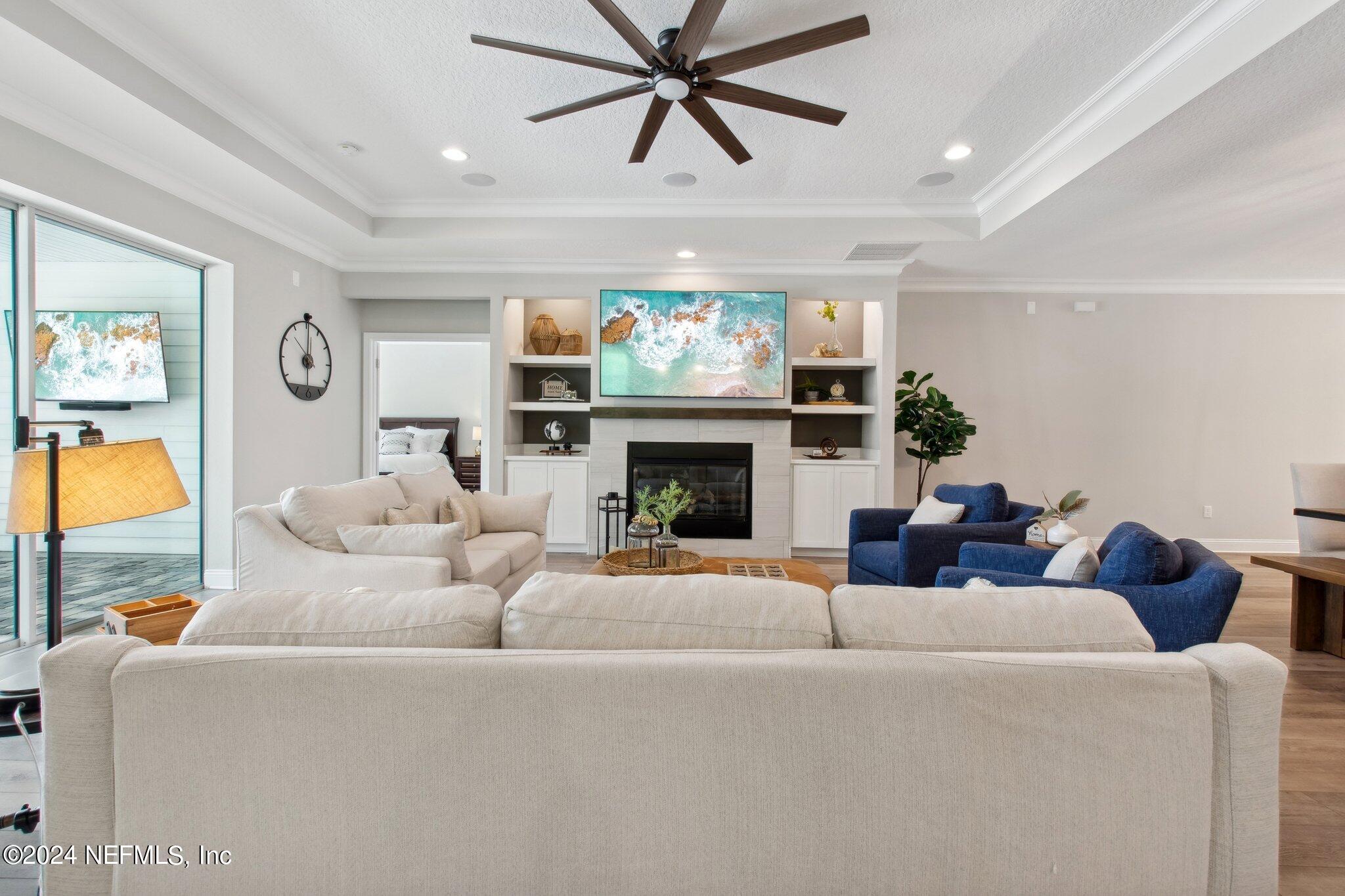 106 LUCERNE Court