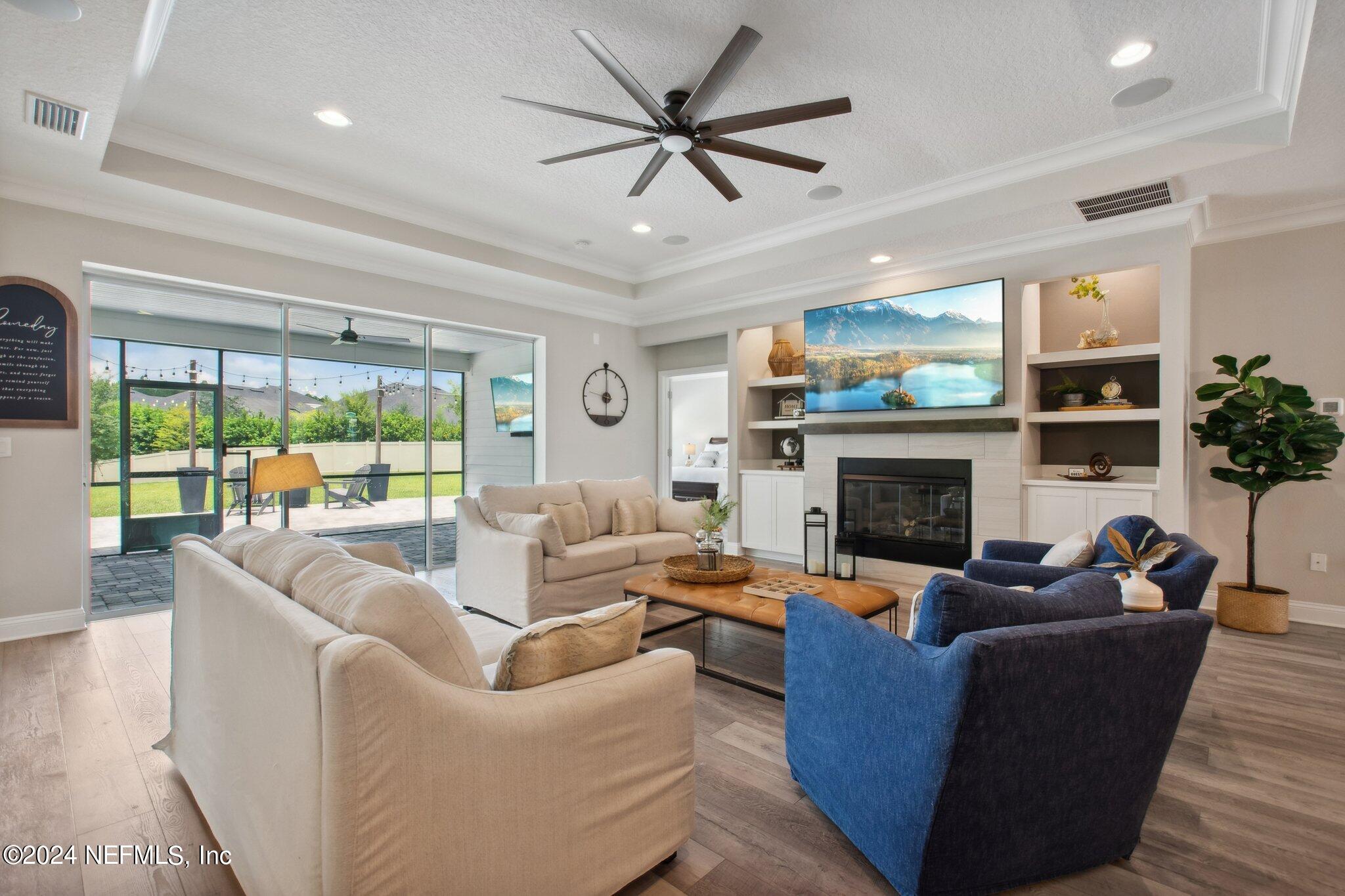 106 LUCERNE Court