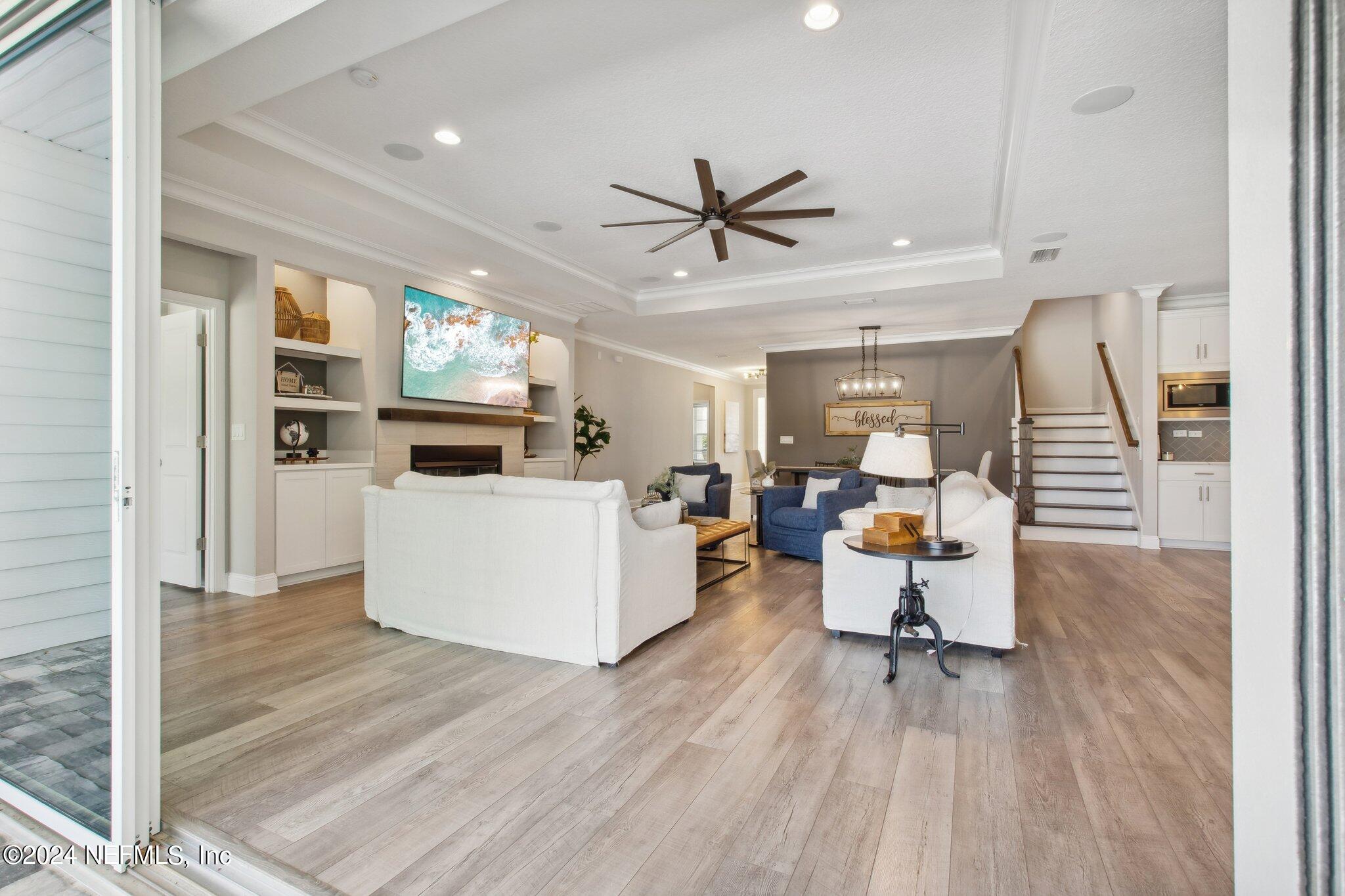 106 LUCERNE Court