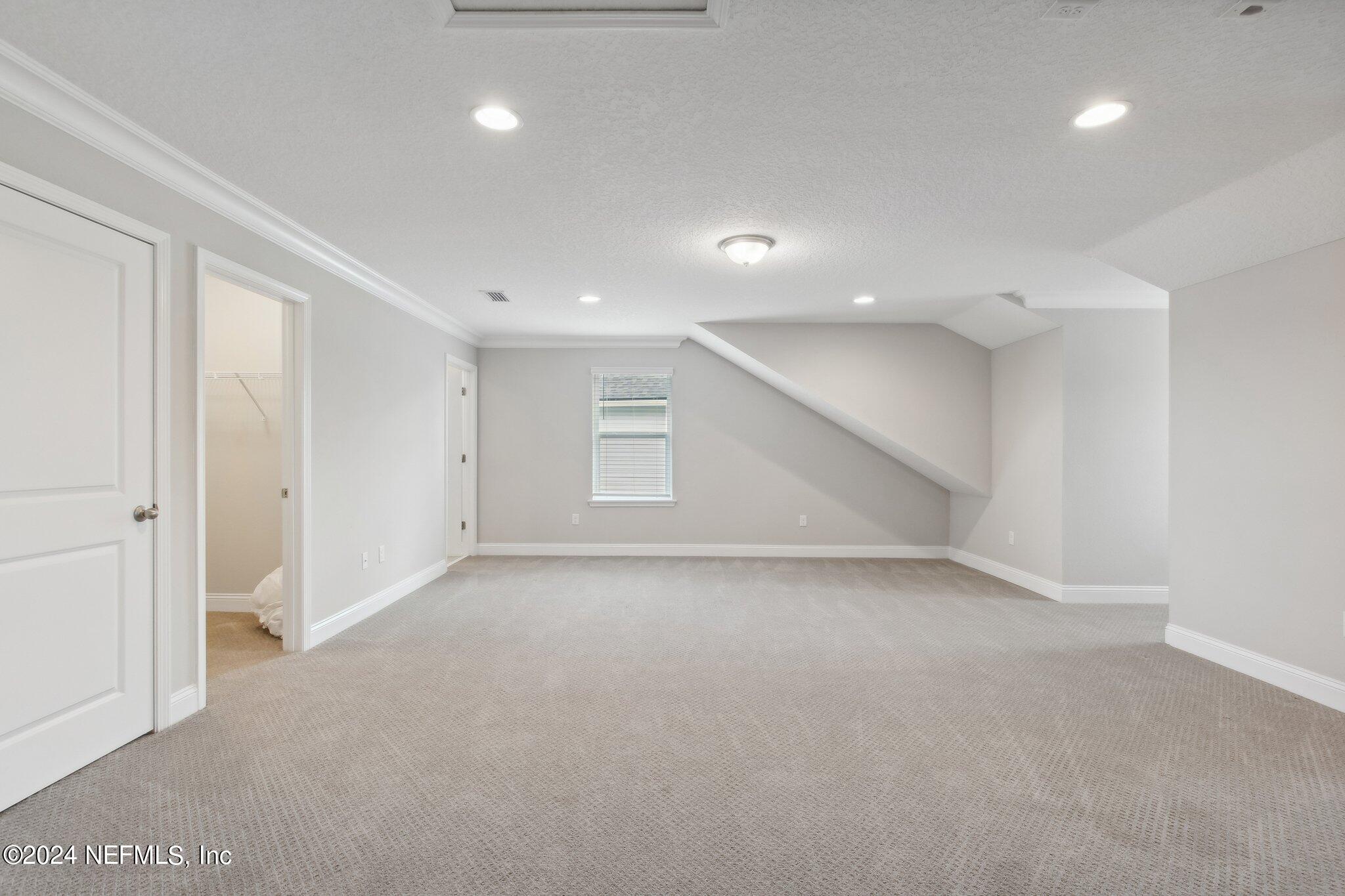 106 LUCERNE Court