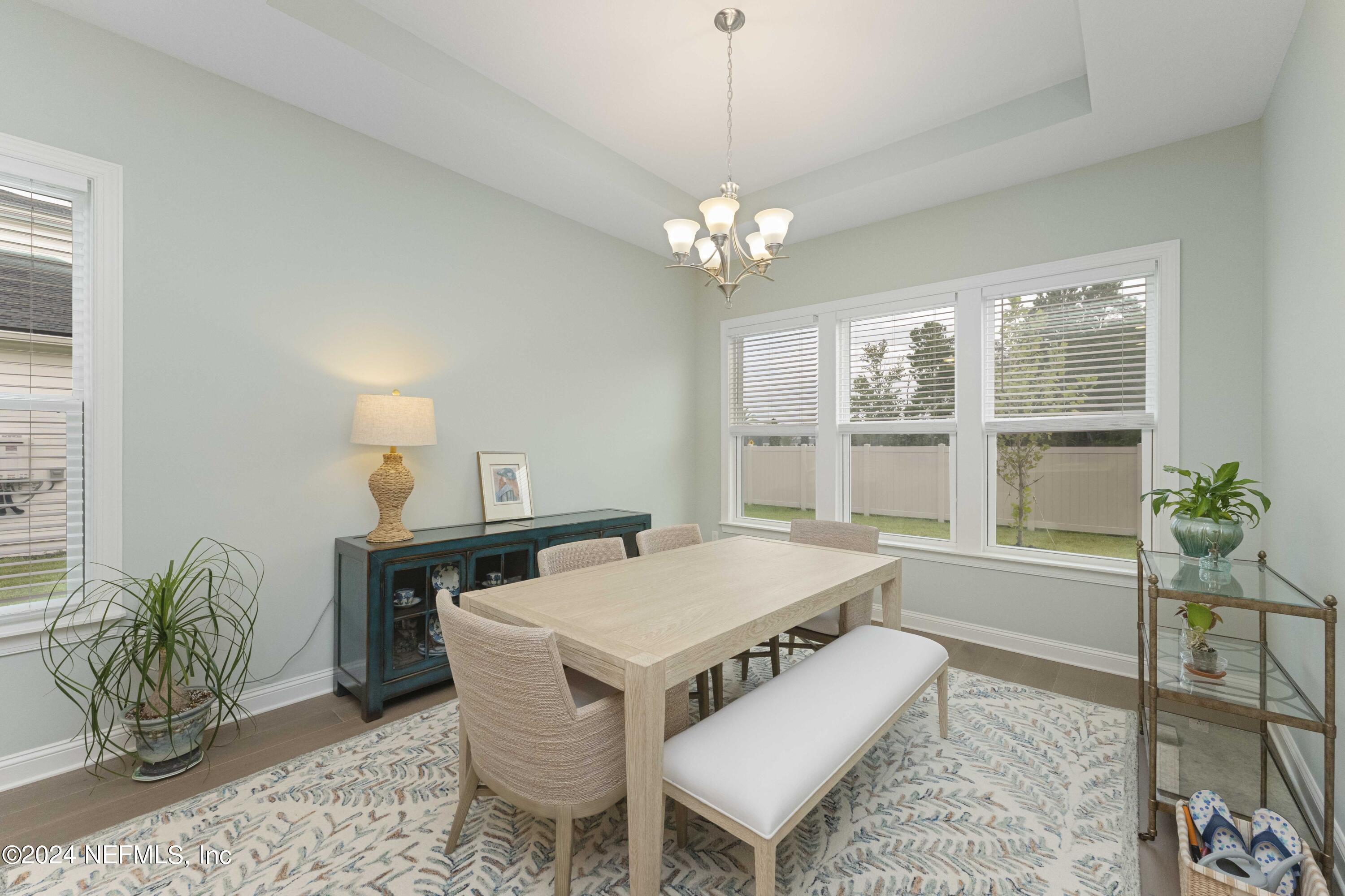 194 HILLENDALE Circle