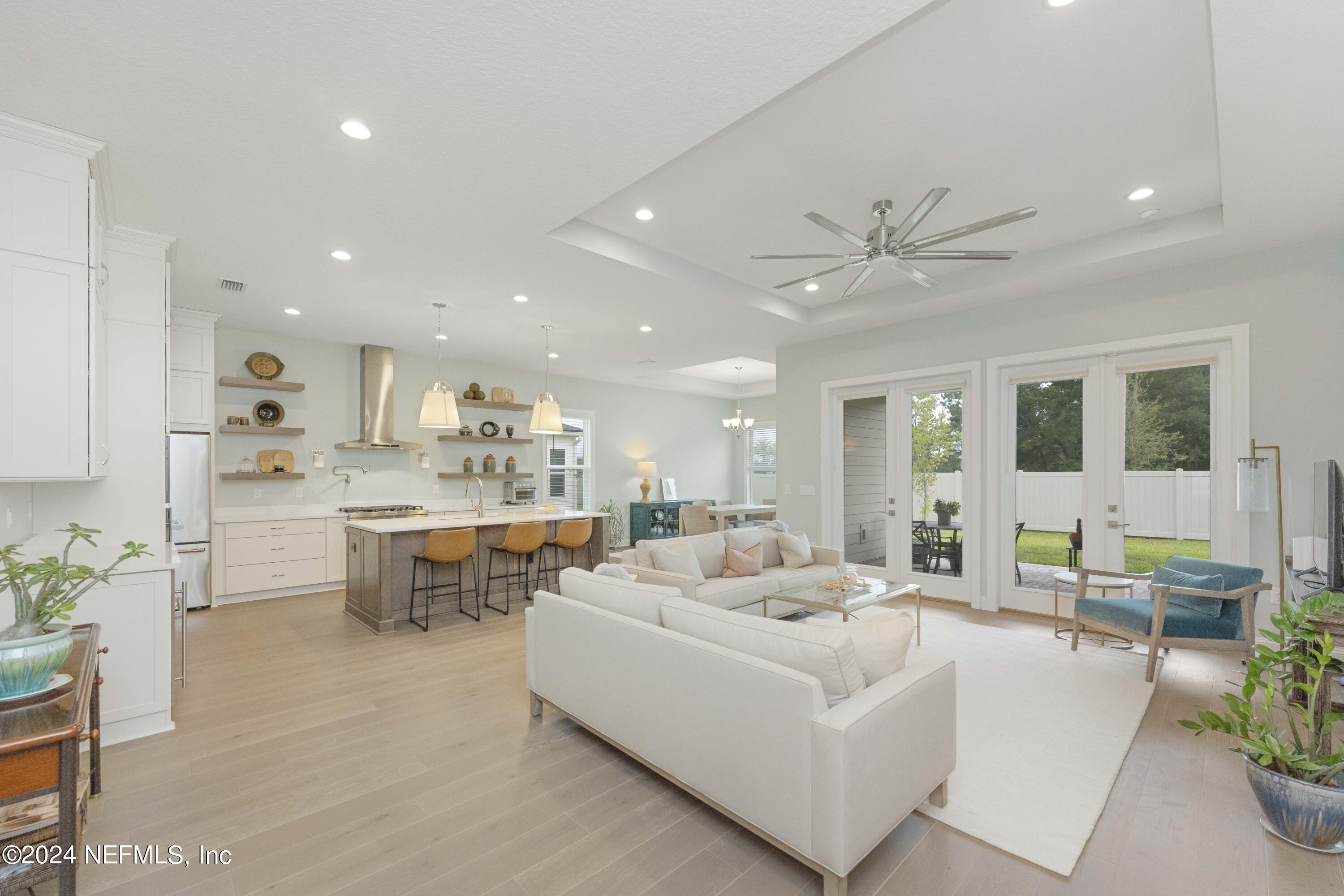 194 HILLENDALE Circle